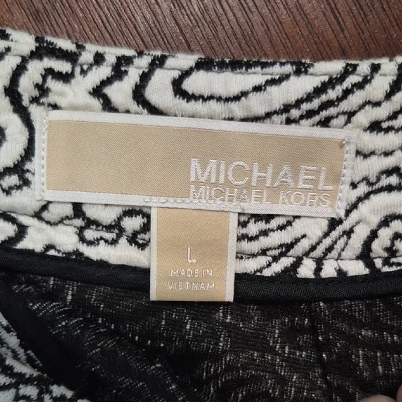 Elegant Black and White Paisley Skirt - Picture 2 of 7